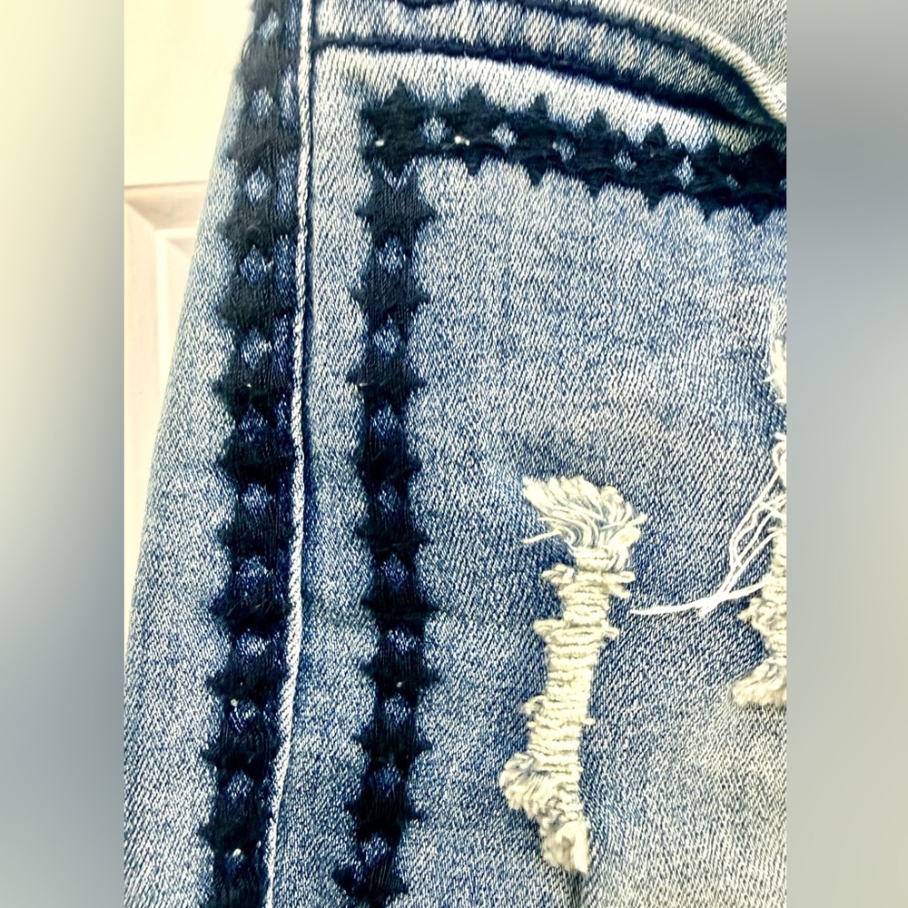 Earl Women's Blue Denim Shorts - Picture 3 of 10